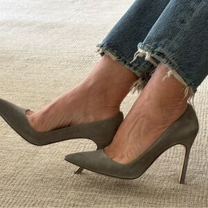 Manolo Blahnik Gray Suede Pumps - size 8.5